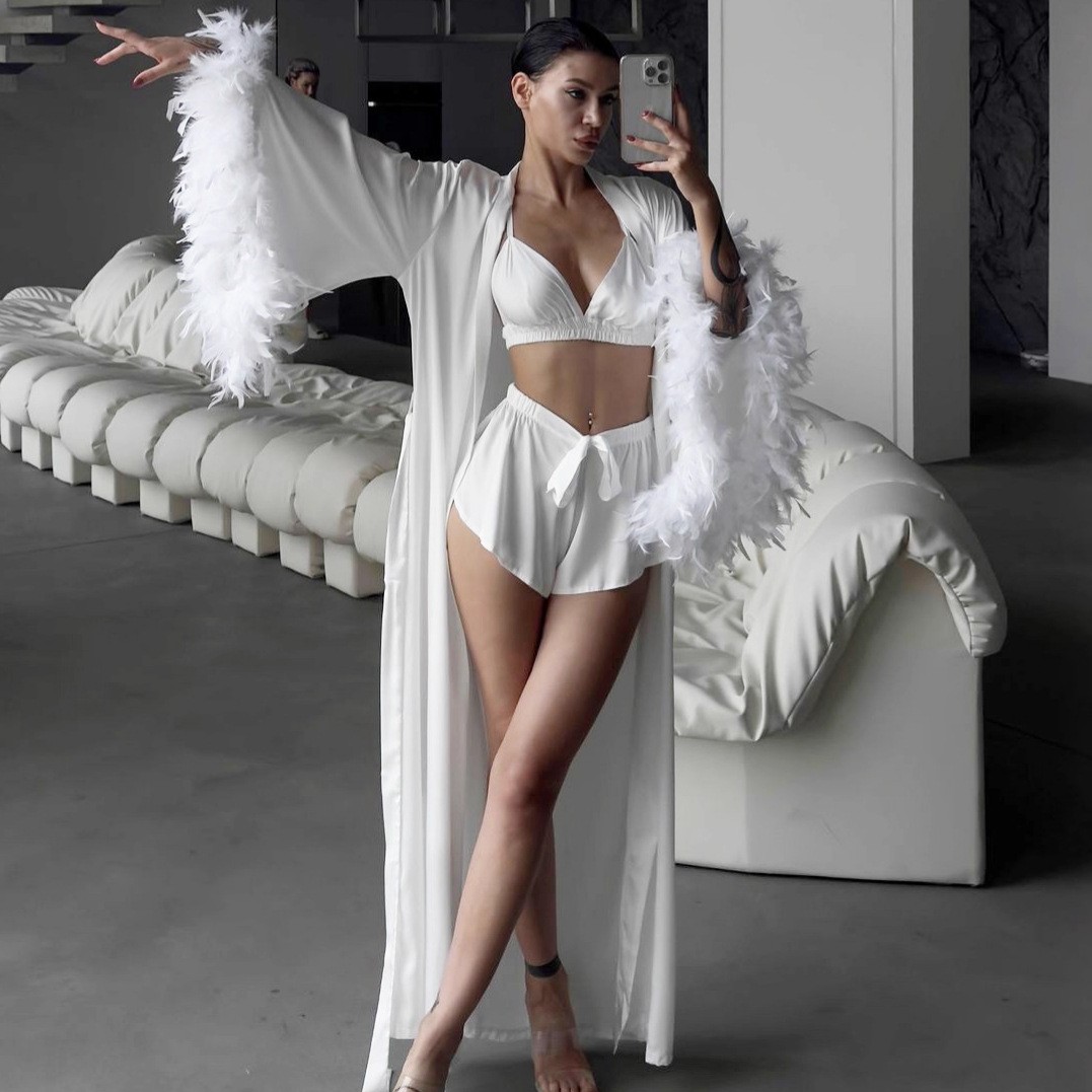 ชุดคลุมอาบน้ำสามชิ้นพร้อมขอบขน - Bathrobe บทวิจารณ์และราคา